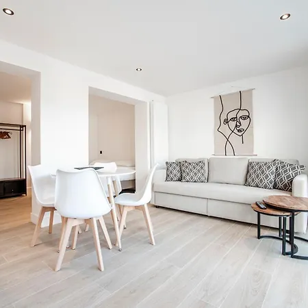 Becke, With Private Parking *