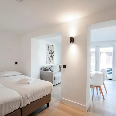 Becke, With Private Parking *