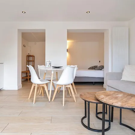 Becke, With Private Parking *