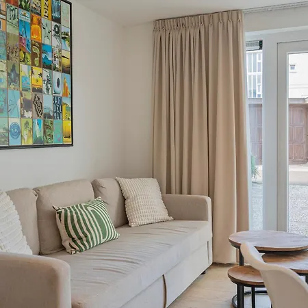 Becke, With Private Parking זנדוורט