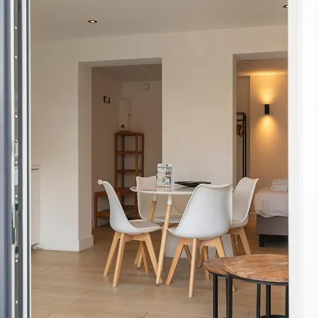 Becke, With Private Parking