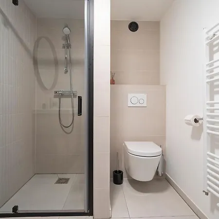 Becke, With Private Parking