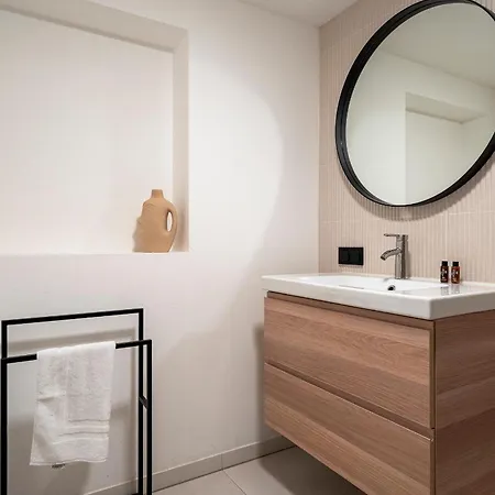 Becke, With Private Parking *