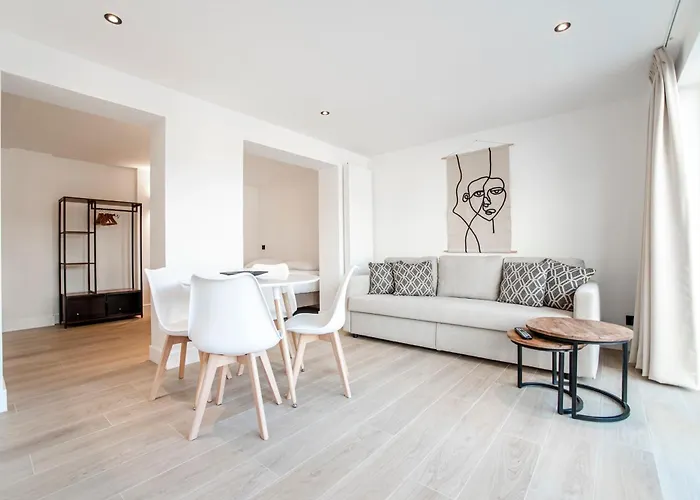 Becke, With Private Parking *