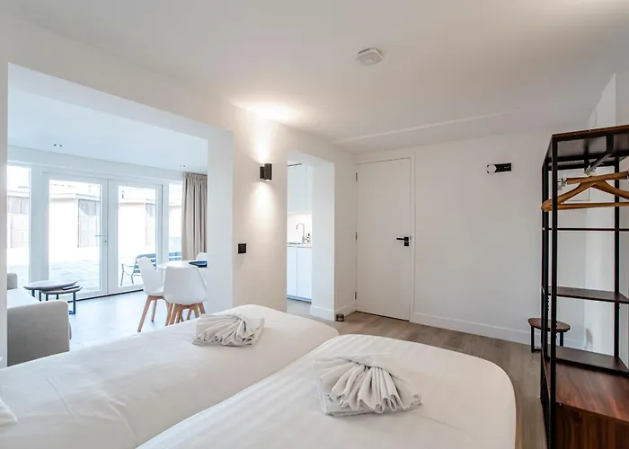 Becke, With Private Parking * Zandvoort