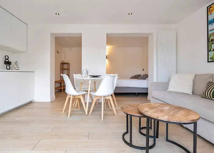 Becke, With Private Parking *