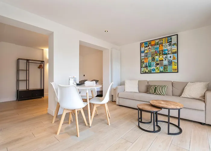 Becke, With Private Parking Apartman