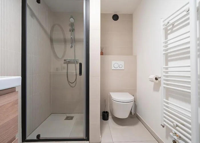 Becke, With Private Parking