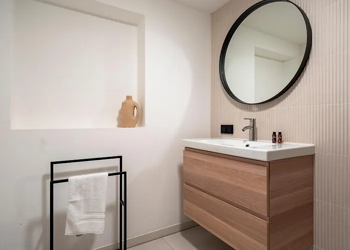 Becke, With Private Parking *