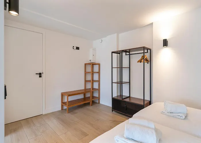 Becke, With Private Parking