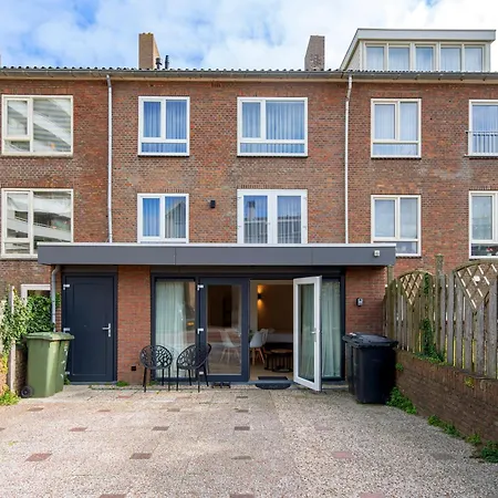 Apartment Becke, With Private Parking Zandvoort